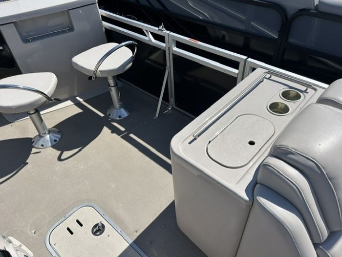 2014 Princecraft Quorum 25 SE Photo 8 sur 9