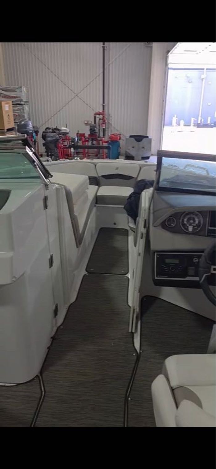 2022 Four Winns Horizon 260 Photo 9 of 19