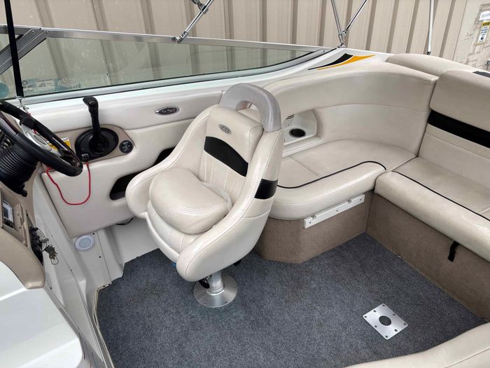 2001 Chaparral 245SSi Photo 2 of 18