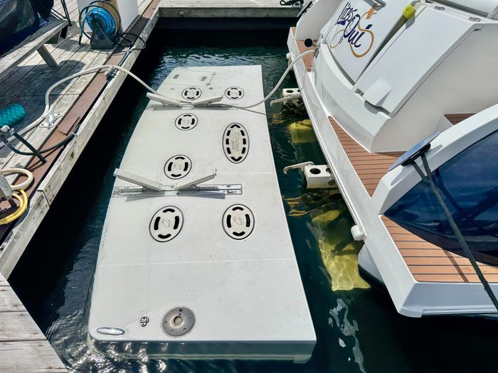 2009 Cruisers Yachts 520 Sports Coupe Photo 19 of 87