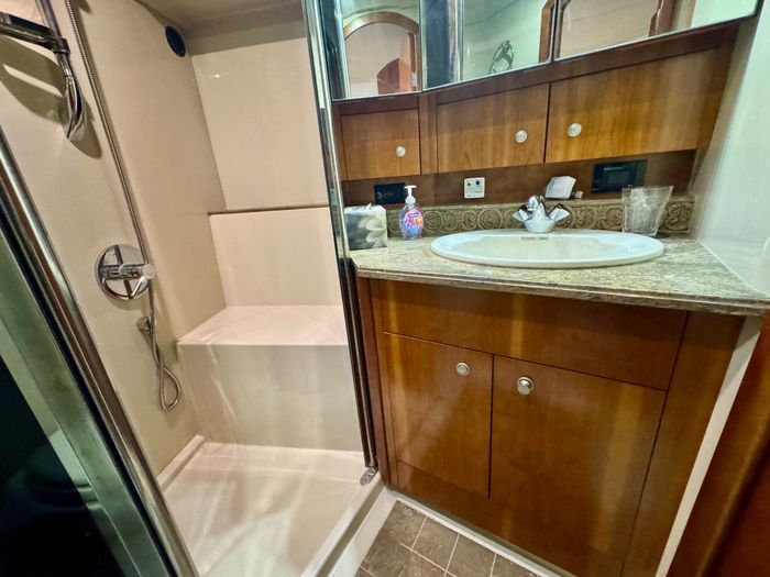 2009 Cruisers Yachts 520 Sports Coupe Photo 71 of 87