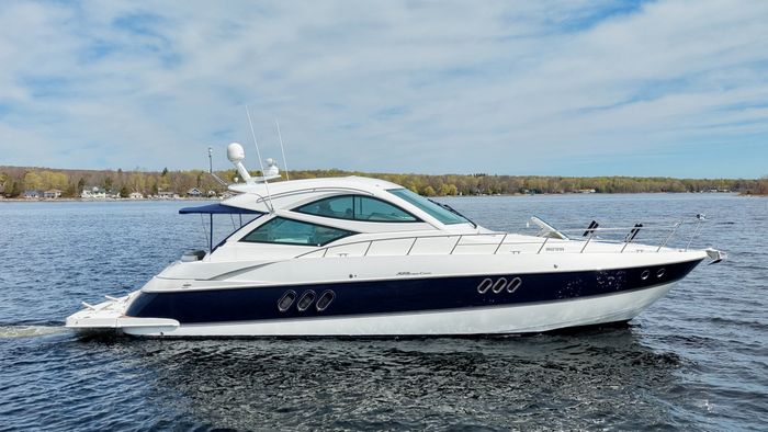 2009 Cruisers Yachts 520 Sports Coupe Photo 4 of 87