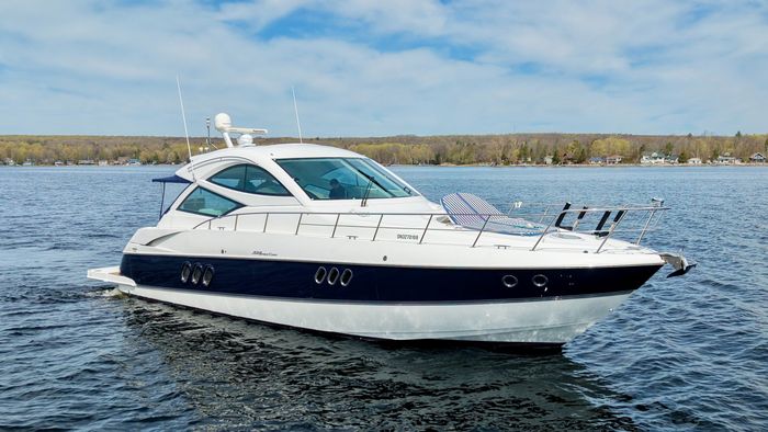 2009 Cruisers Yachts 520 Sports Coupe Photo 5 of 87