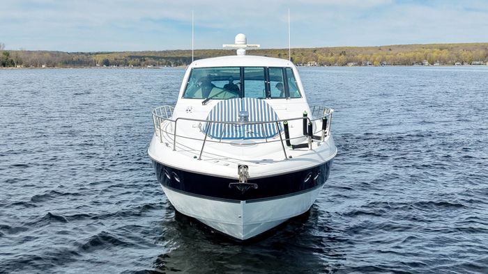2009 Cruisers Yachts 520 Sports Coupe Photo 6 of 87