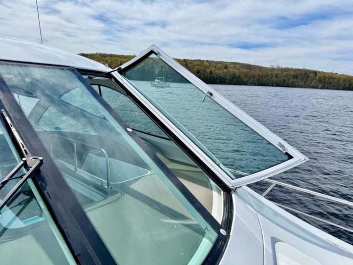 2009 Cruisers Yachts 520 Sports Coupe Photo 23 of 87