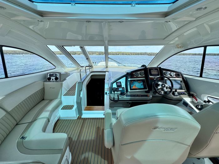 2009 Cruisers Yachts 520 Sports Coupe Photo 24 of 87