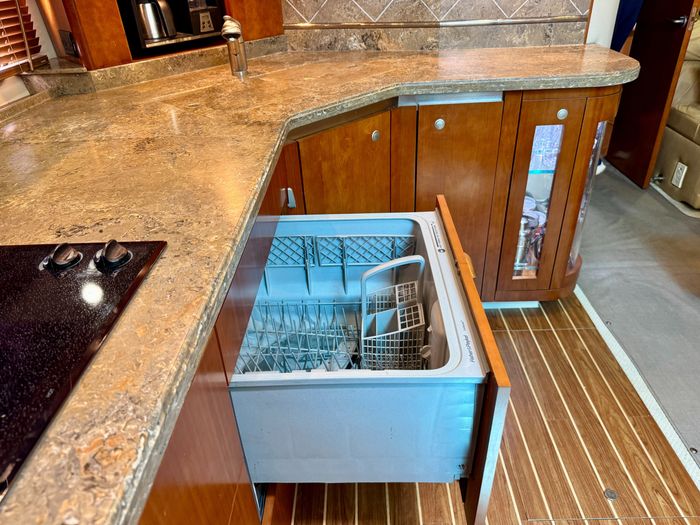 2009 Cruisers Yachts 520 Sports Coupe Photo 59 of 87