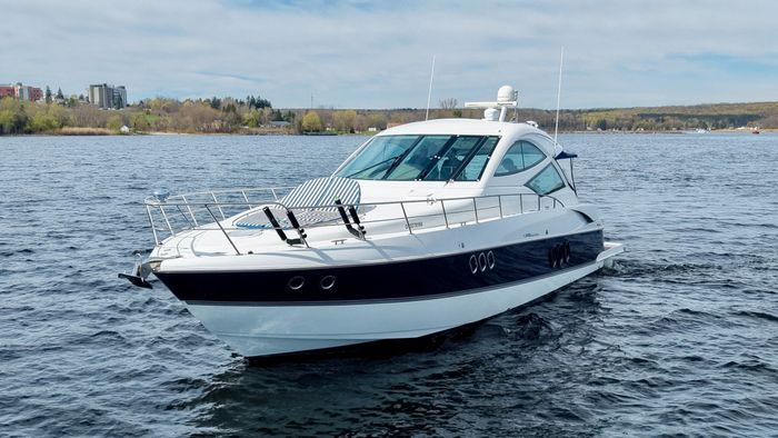 2009 Cruisers Yachts 520 Sports Coupe Photo 8 of 87