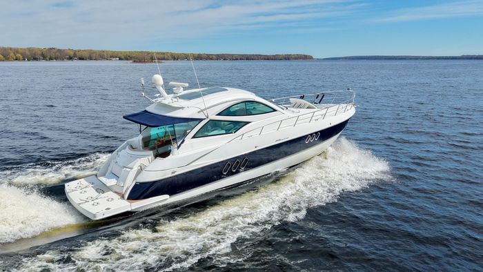 2009 Cruisers Yachts 520 Sports Coupe Photo 10 of 87