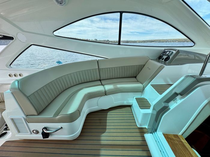 2009 Cruisers Yachts 520 Sports Coupe Photo 44 of 87