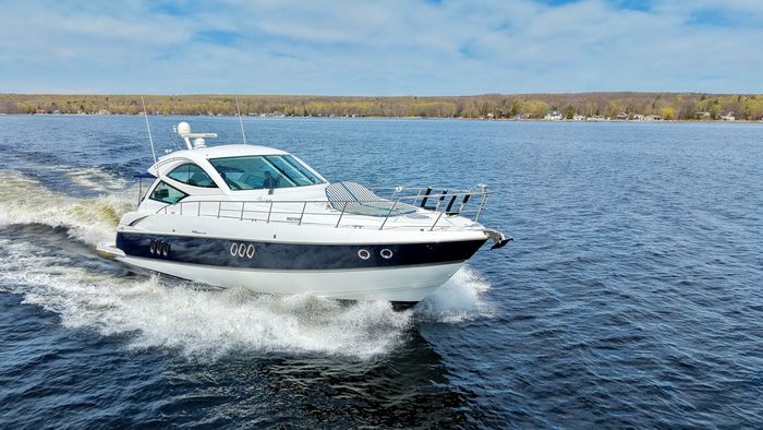 2009 Cruisers Yachts 520 Sports Coupe Photo 11 of 87