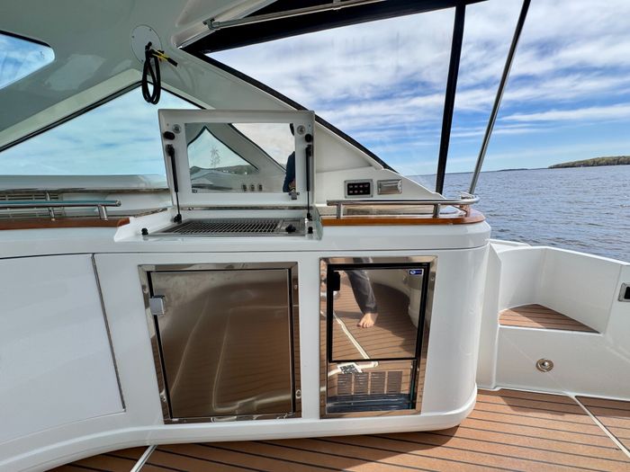 2009 Cruisers Yachts 520 Sports Coupe Photo 45 of 87