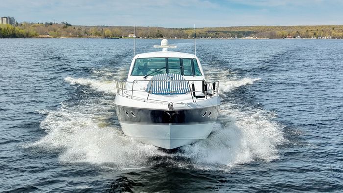 2009 Cruisers Yachts 520 Sports Coupe Photo 12 of 87