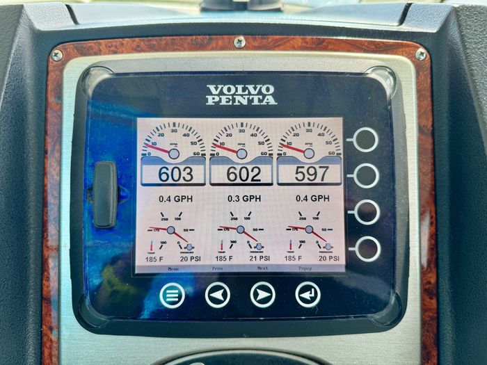 2009 Cruisers Yachts 520 Sports Coupe Photo 30 of 87