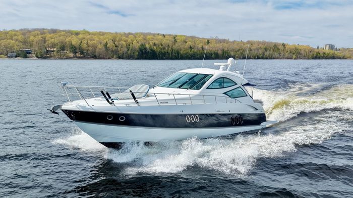 2009 Cruisers Yachts 520 Sports Coupe Photo 13 of 87
