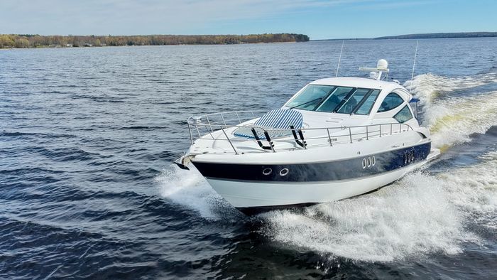 2009 Cruisers Yachts 520 Sports Coupe Photo 14 of 87