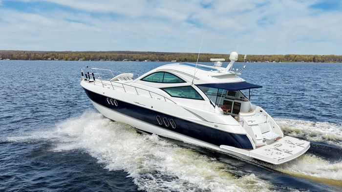 2009 Cruisers Yachts 520 Sports Coupe Photo 16 of 87
