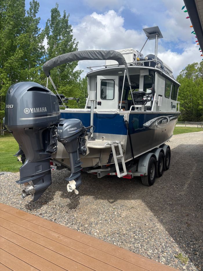 2017 Hewes 26 Pacific Explorer Photo 2 of 16