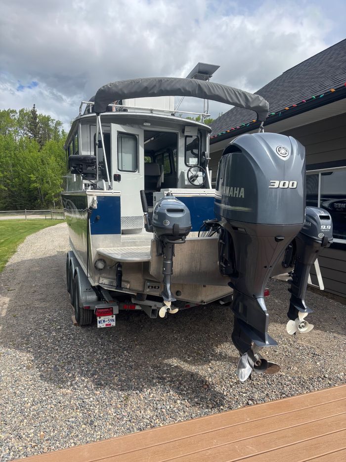 2017 Hewes 26 Pacific Explorer Photo 3 of 16