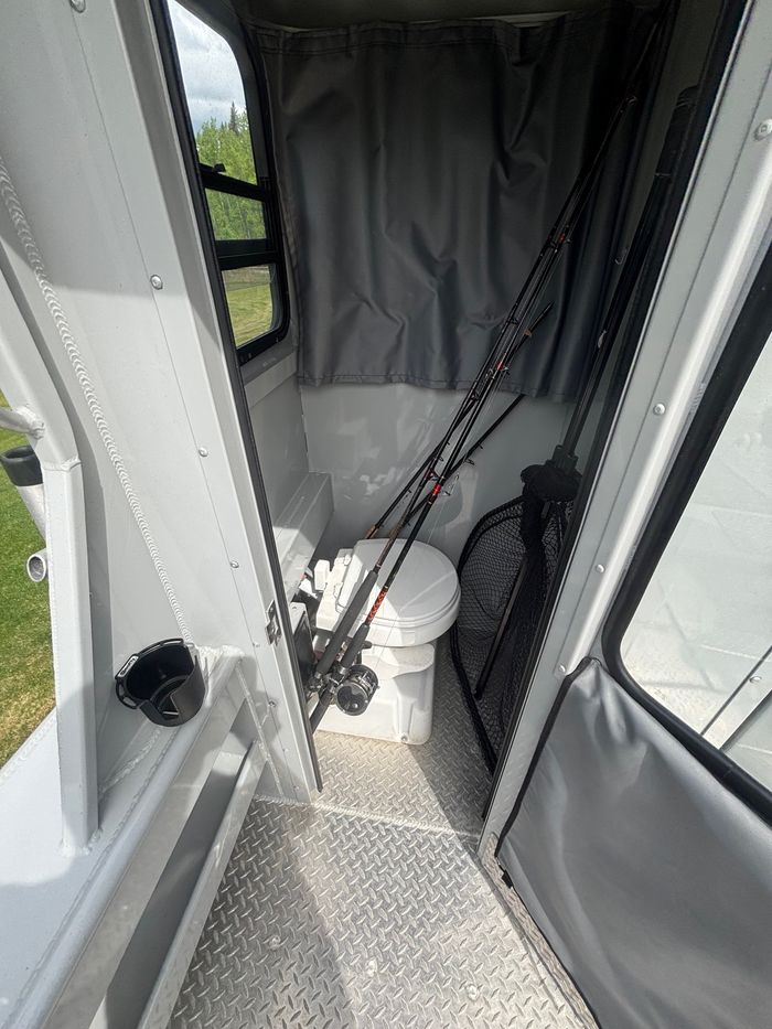 2017 Hewes 26 Pacific Explorer Photo 6 of 16