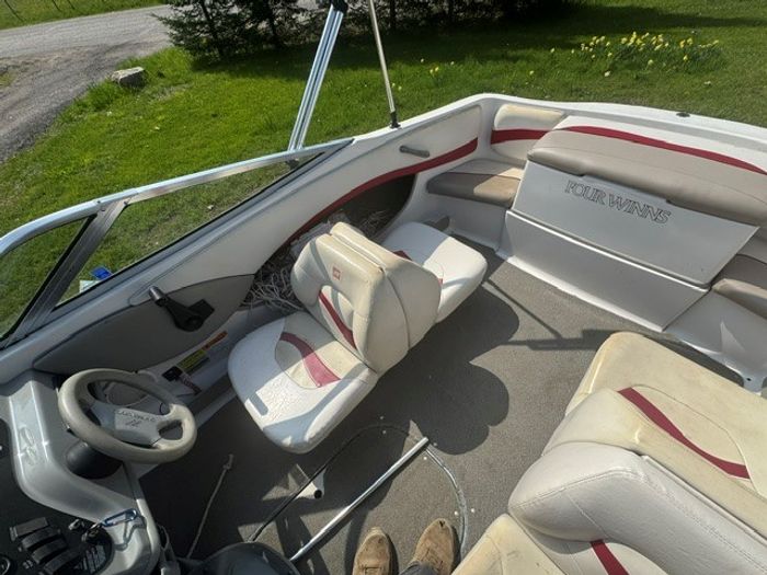 2000 Four Winns Horizon 170 Photo 5 sur 9