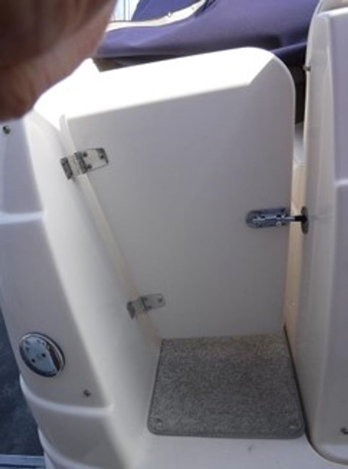 2004 Rinker 250 Fiesta Vee Photo 5 of 41