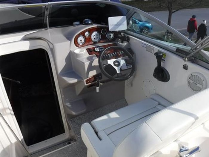2004 Rinker 250 Fiesta Vee Photo 8 of 41