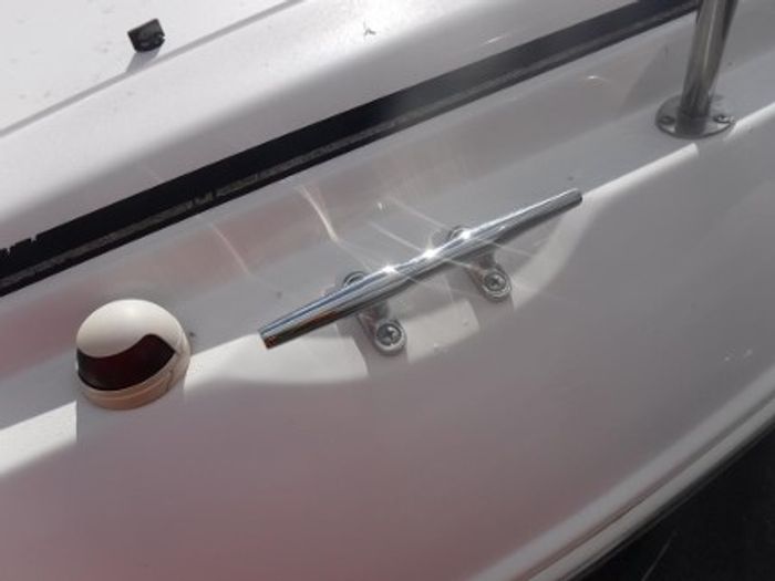 2004 Rinker 250 Fiesta Vee Photo 13 of 41
