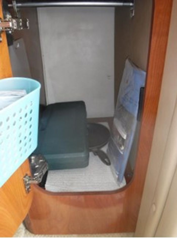 2004 Rinker 250 Fiesta Vee Photo 18 of 41