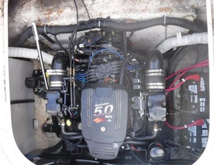 2004 Rinker 250 Fiesta Vee Photo 23 of 41