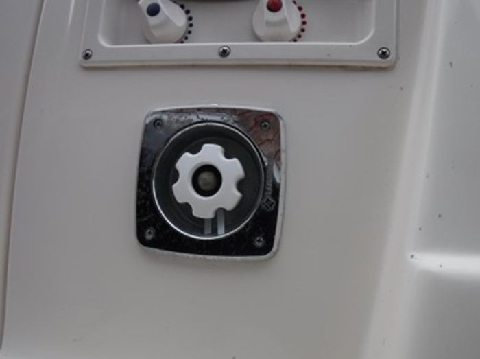 2004 Rinker 250 Fiesta Vee Photo 30 of 41