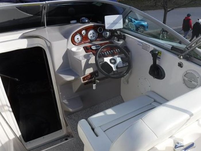 2004 Rinker 250 Fiesta Vee Photo 31 of 41