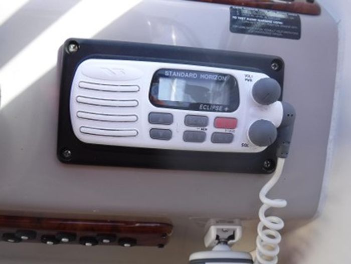 2004 Rinker 250 Fiesta Vee Photo 33 of 41