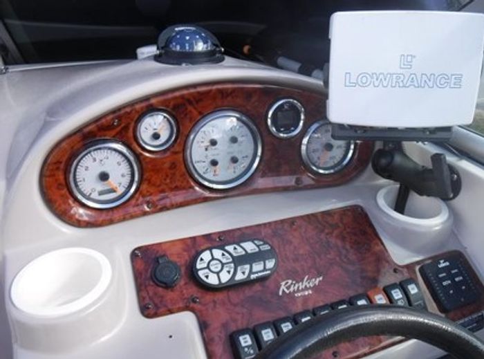 2004 Rinker 250 Fiesta Vee Photo 36 of 41