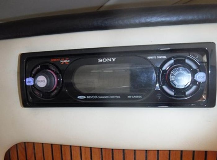 2004 Rinker 250 Fiesta Vee Photo 37 of 41