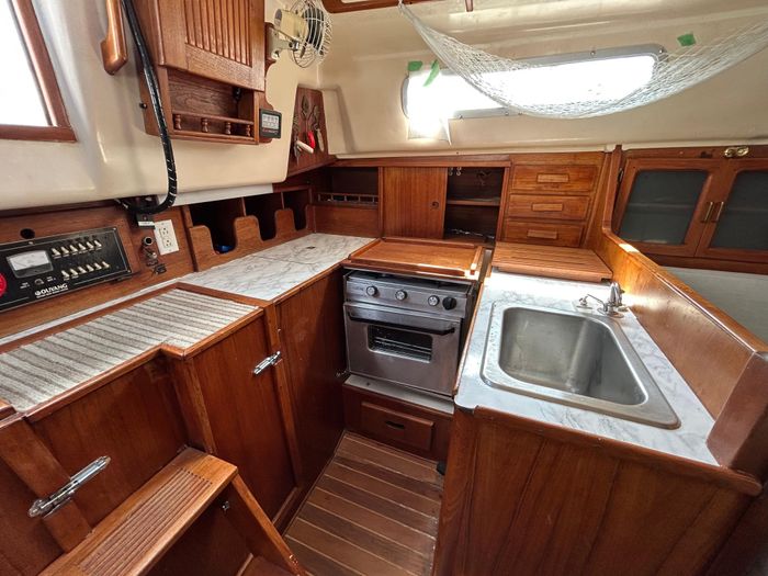 1979 Aloha Yachts 34 Photo 21 of 32