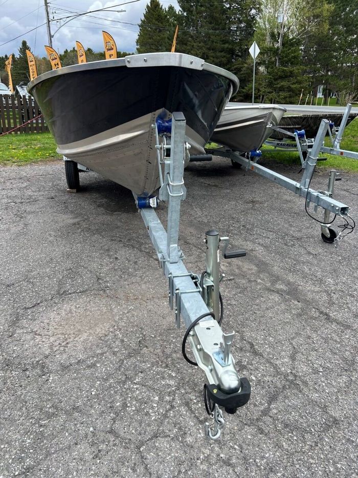 2026 Smoker Craft Voyager 16 TL SS Boat Package $1500 Off Photo 5 sur 8