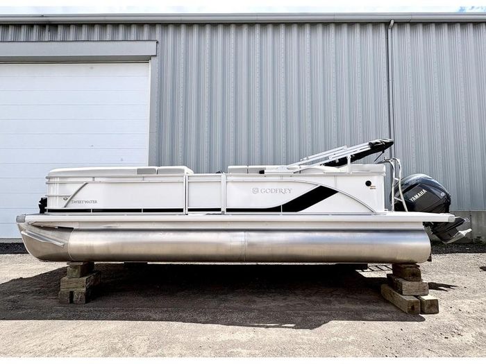 2026 Godfrey Pontoons Sweetwater Photo 1 of 15