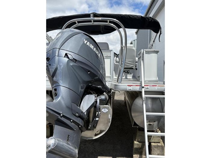 2026 Godfrey Pontoons Sweetwater Photo 8 of 15