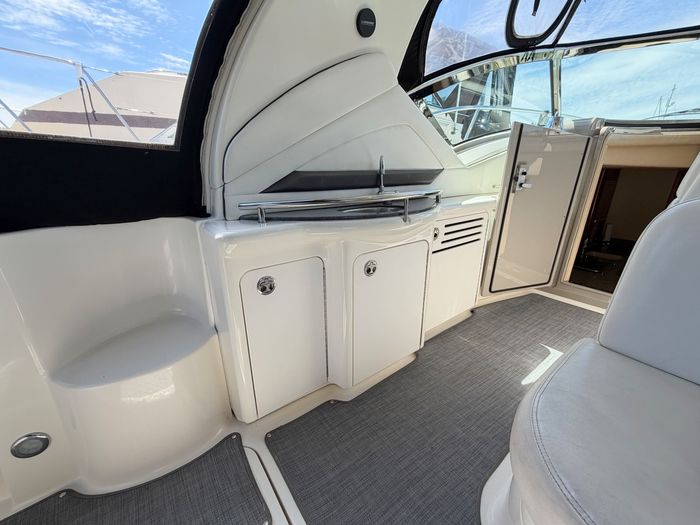 2005 Sea Ray 40 Sundancer Photo 10 of 51