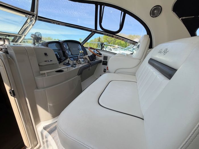 2005 Sea Ray 40 Sundancer Photo 14 of 51