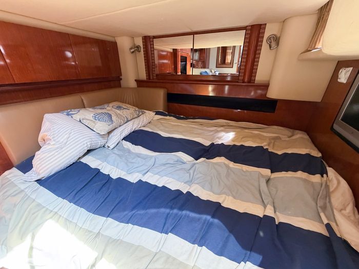 2005 Sea Ray 40 Sundancer Photo 28 of 51