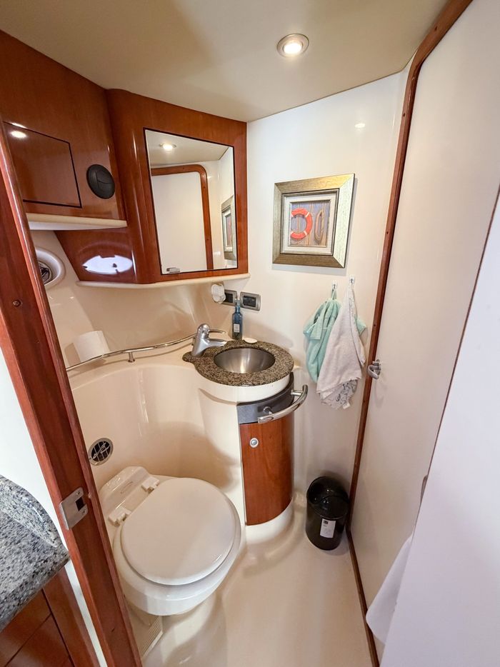 2005 Sea Ray 40 Sundancer Photo 33 of 51