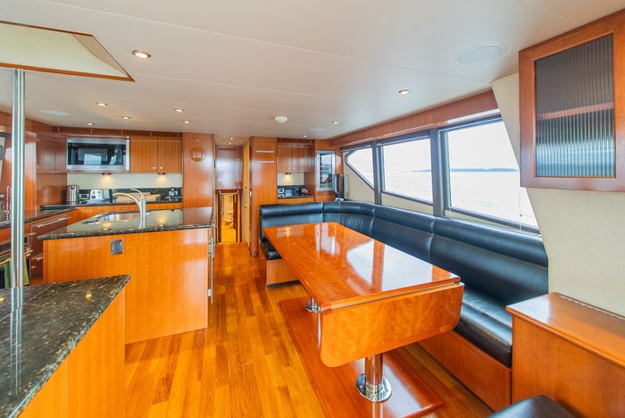 2002 Stryker 76 Sportfish Motor Yacht Photo 36 sur 136