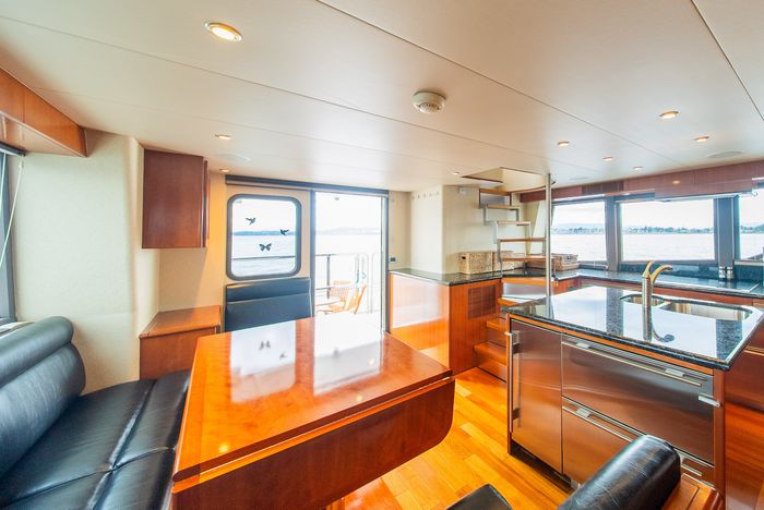 2002 Stryker 76 Sportfish Motor Yacht Photo 38 sur 136