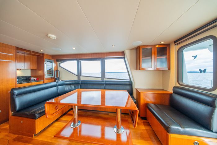 2002 Stryker 76 Sportfish Motor Yacht Photo 39 sur 136