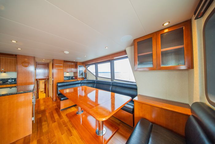 2002 Stryker 76 Sportfish Motor Yacht Photo 41 sur 136