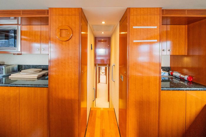 2002 Stryker 76 Sportfish Motor Yacht Photo 49 sur 136