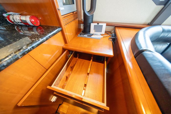 2002 Stryker 76 Sportfish Motor Yacht Photo 51 sur 136