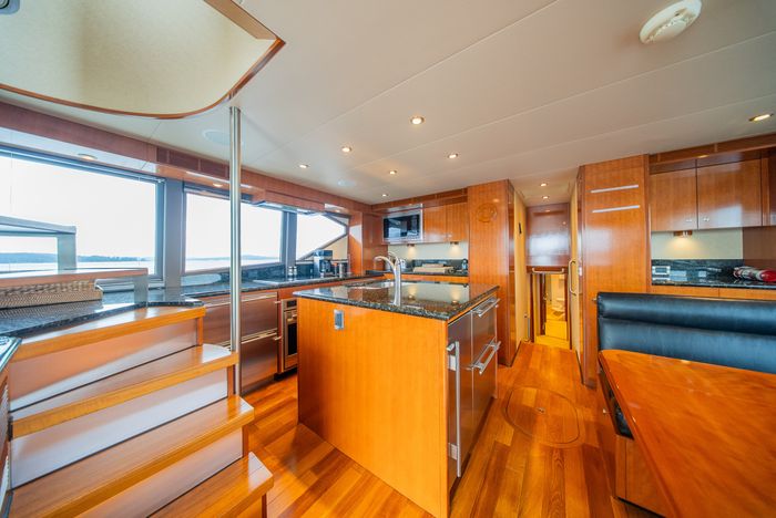2002 Stryker 76 Sportfish Motor Yacht Photo 55 sur 136